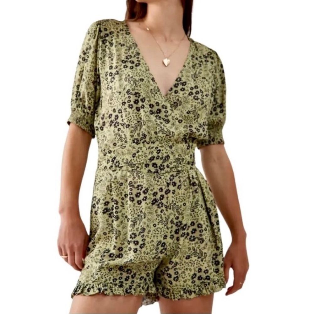New URBAN OUTFITTERS‎ Chart Black Floral BTS Romper with Sash Women XS